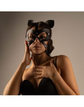 Черная кожаная маска-шлем с маленькими ушками