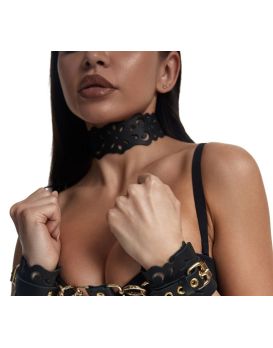 Черный ажурный чокер с золотистой фурнитурой