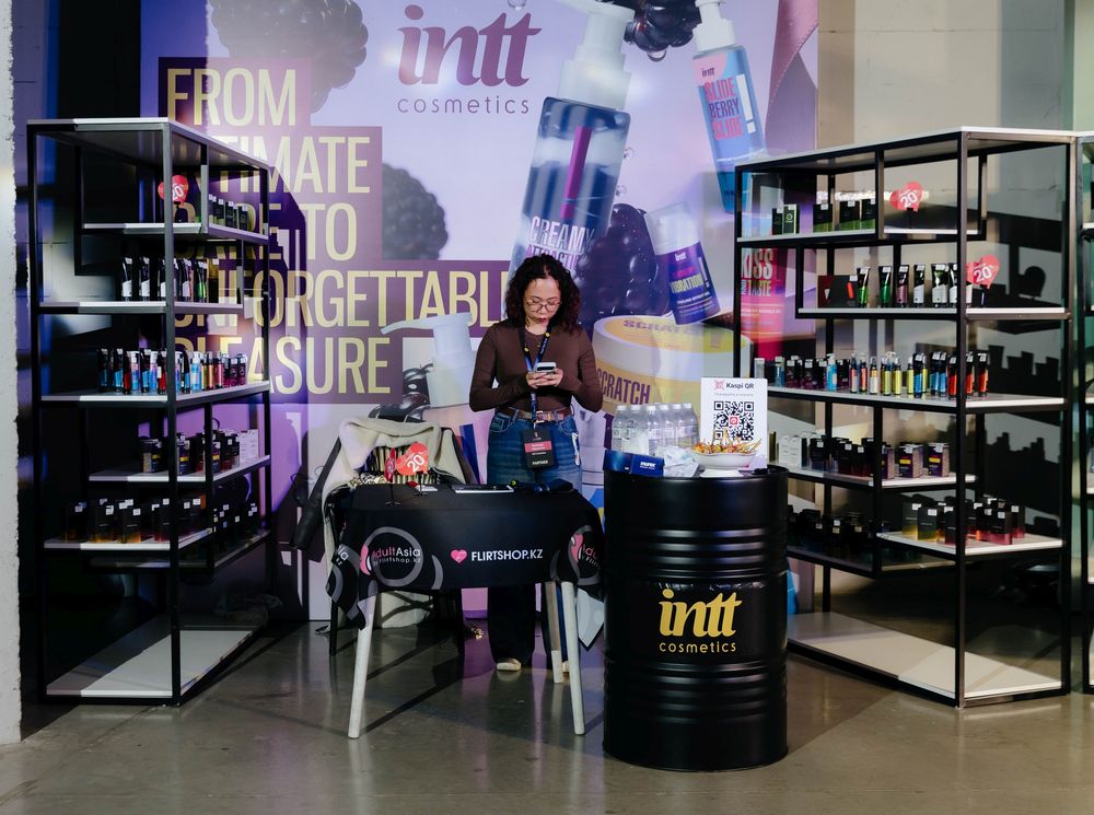 Стенд intt