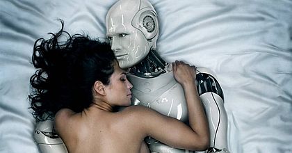 Секс с роботом: панацея или порок?