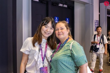Niki Lam (организаторы выставки) и Виктория Хасанова