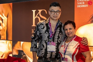 Представитель бренда KISSKY Андрей Ван, главный редактор Sexshopers Марина Чичева