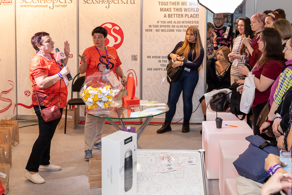 EroExpo-2021: Raffle of gifts on the sexshopers booth