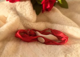 Нежный вдох или вибратор на трусики